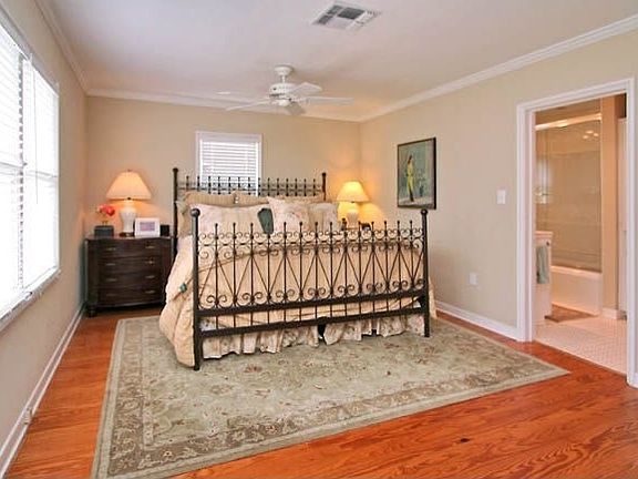 5th image of 223 E Elmview Pl