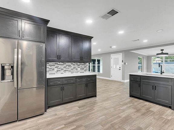 5th image of 2811 W Shandon Ave
