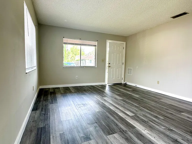 933 Bryan Ct — Photo 12