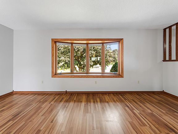 3rd image of 300 8th St NW
