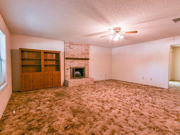 3rd image of 208 Cody Ln