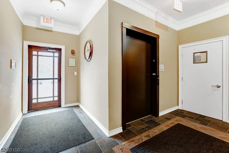 Building Photo - 10-12 Elmer St #K