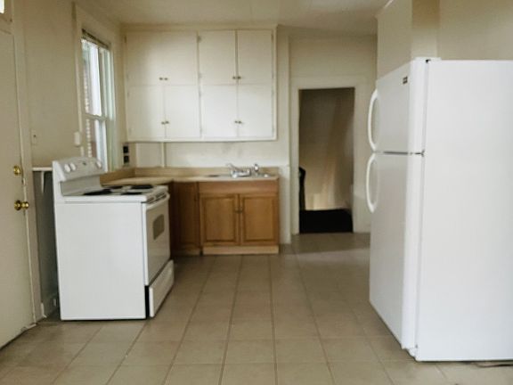 5th image of 118 E New St APT 2