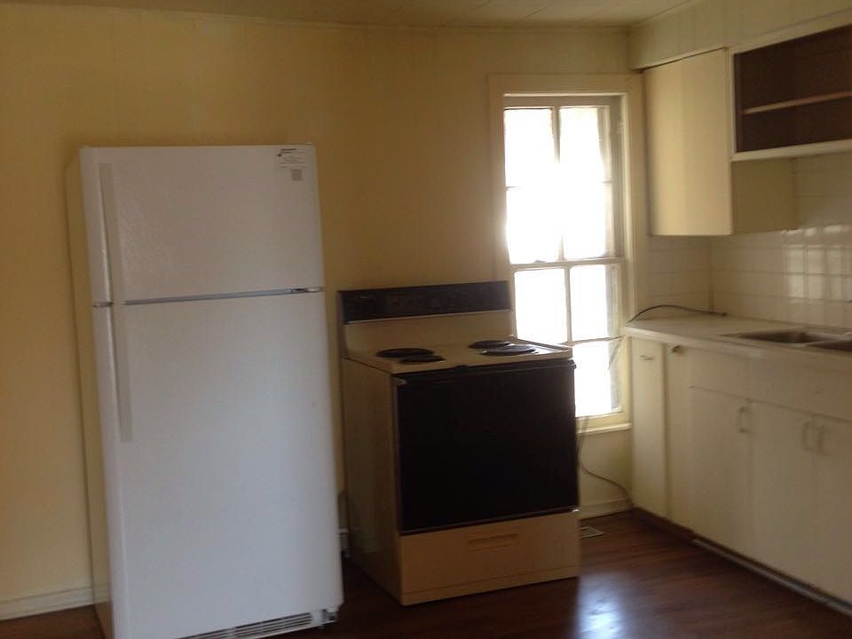 2nd image of 522 W 6th St
