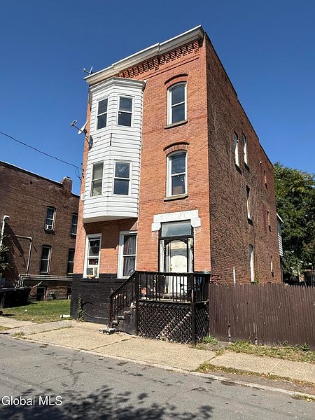 2nd image of 32 Douw Street