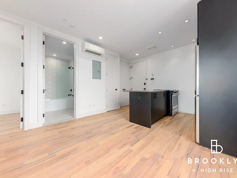 986 Rogers Ave #5E — Photo 6