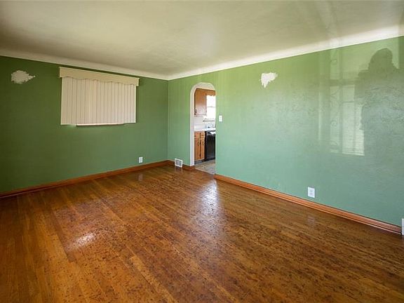4th image of 412 Greenwich St