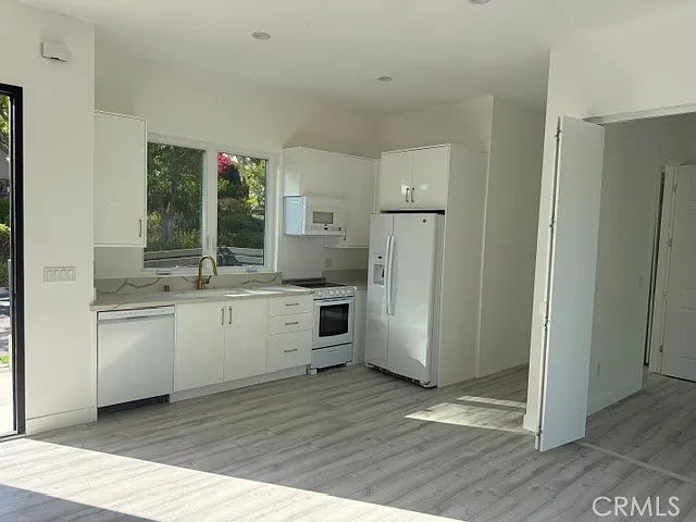 3 bed, 1000 sqft, $4,300 — Photo 4