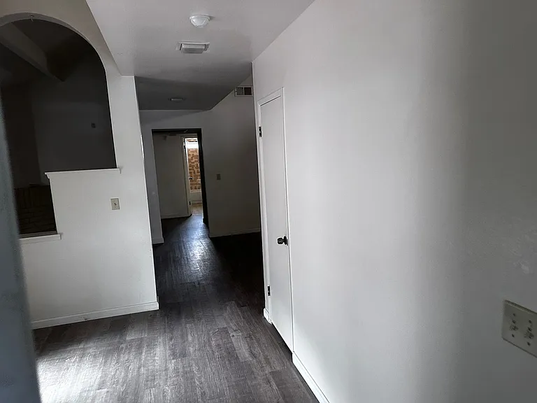 7131 Hanover Cir — Photo 2
