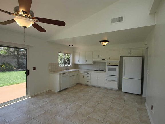 4th image of 277 Lantana St