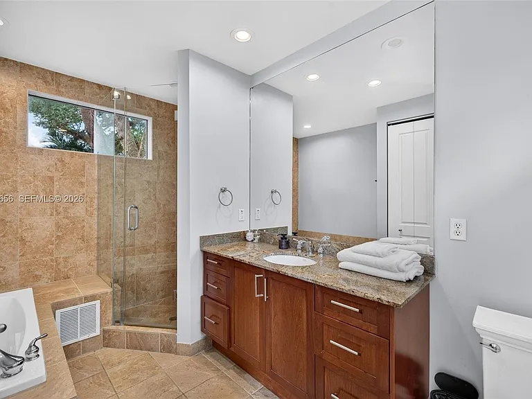 125 NE 16th Ter #0 — Photo 46