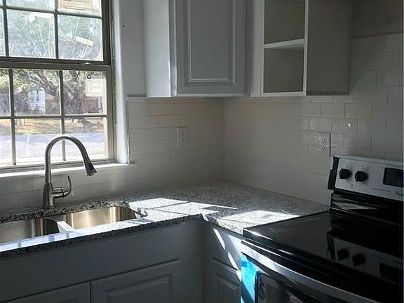 2nd image of 506 NE 33rd St