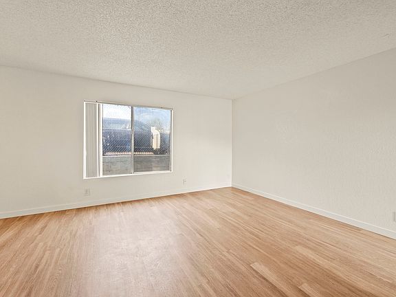 4th image of 319 Roosevelt St APT E