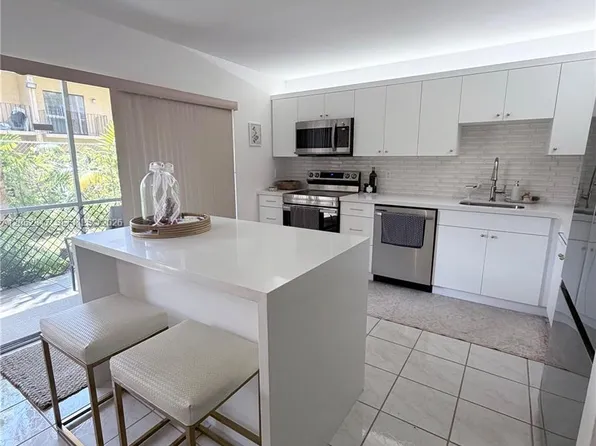 17000 NW 67th Ave APT 112, Hialeah, FL 33015