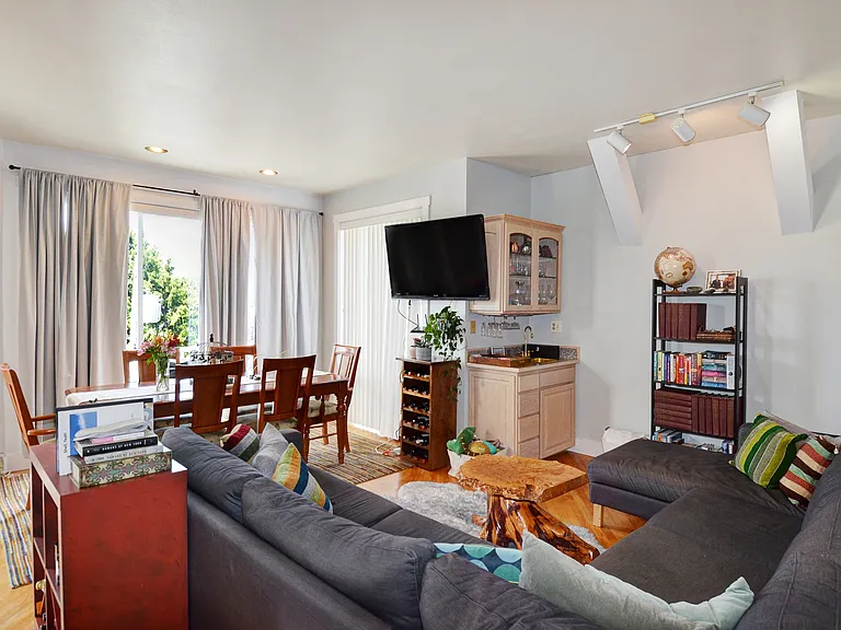 2215 Yale Ave E #Penthouse P — Photo 9
