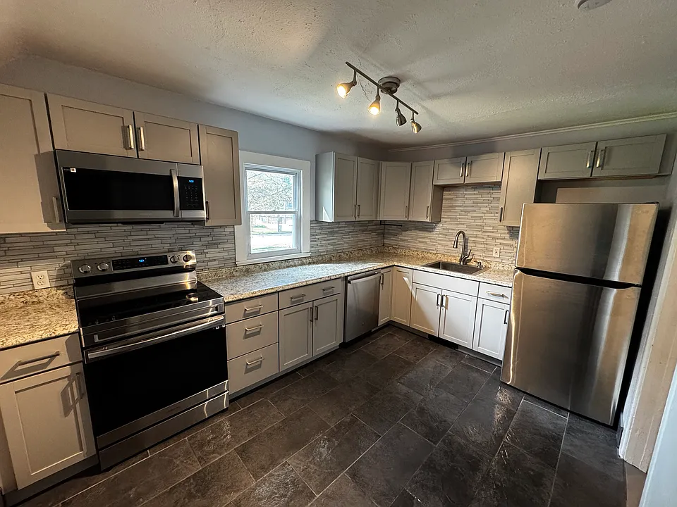 3774 Lake Ave #2