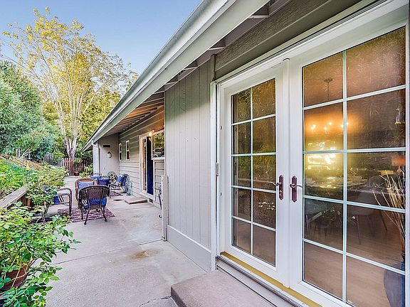 3rd image of 4005 Farm Hill Blvd