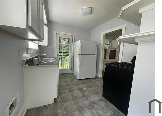 3761 Faxon Ave — Photo 5