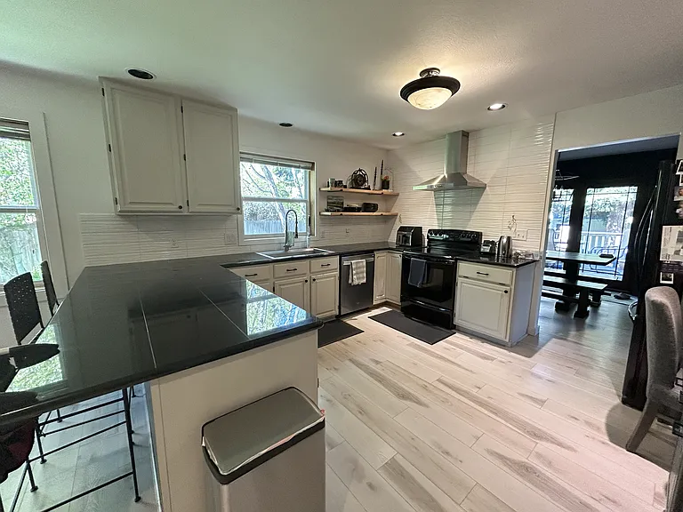 615 Fieldstone Dr — Photo 5