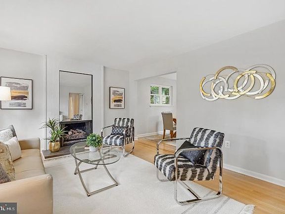 5th image of 111 Falls Ave
