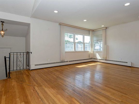 4th image of 21 Loretta Dr