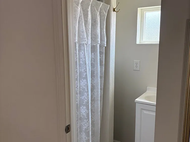 911 Teller Ave #1 — Photo 5