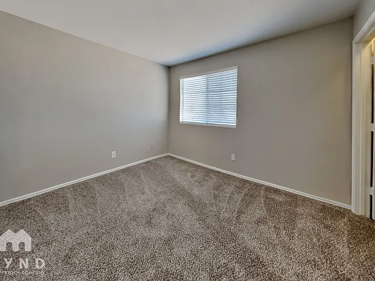 11802 W Laurel Ln — Photo 12