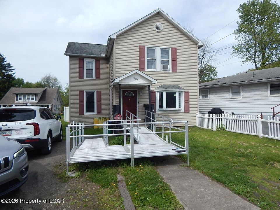 1st image of 985 Exeter Ave
