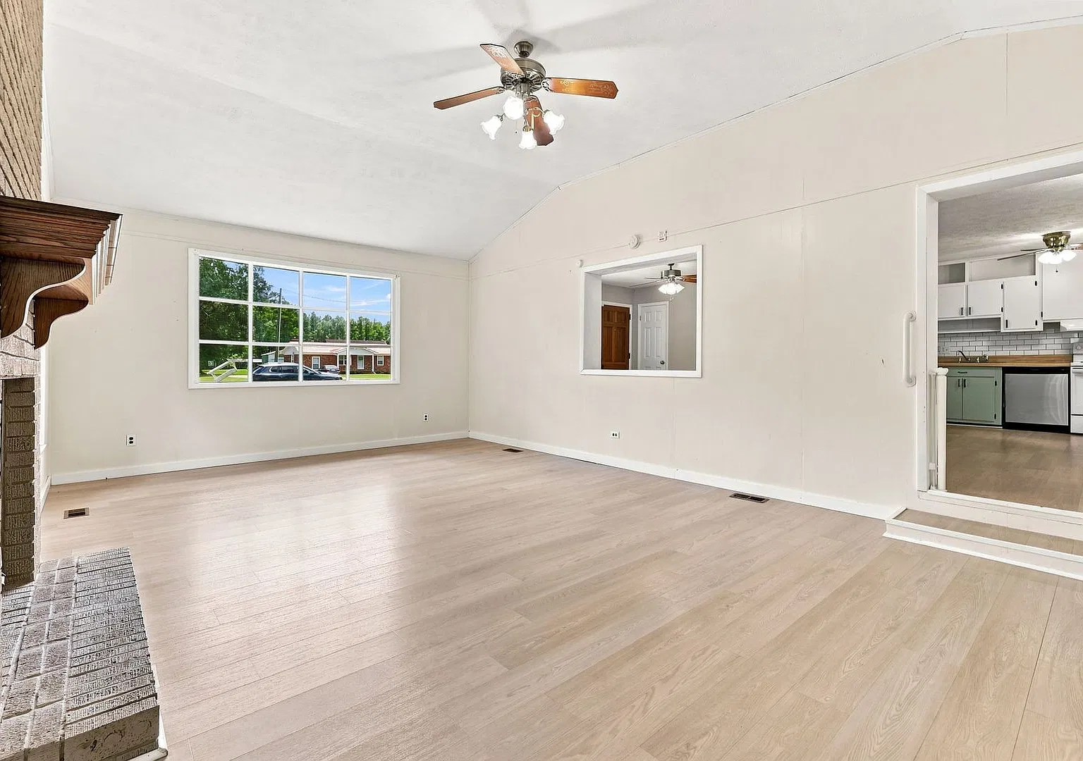 Charming 3 Bed 2 Bath Ranch in Fayetteville — Photo 4