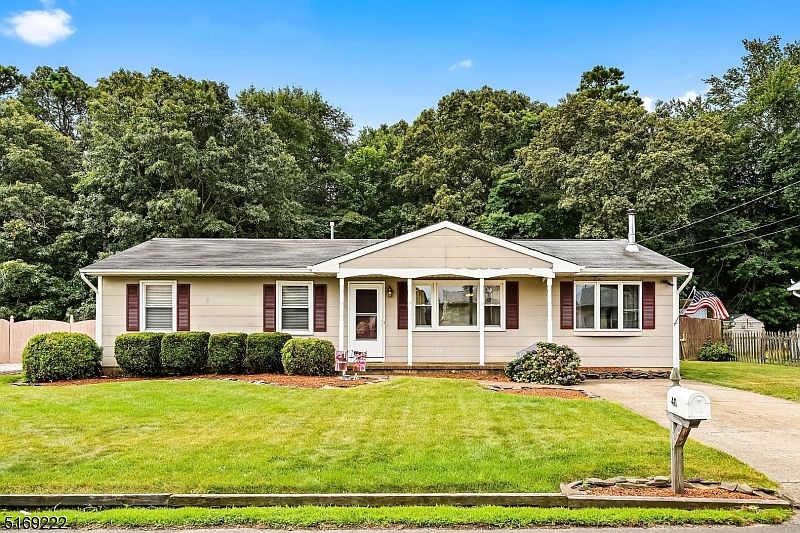 1st image of 411 Cedar Dr