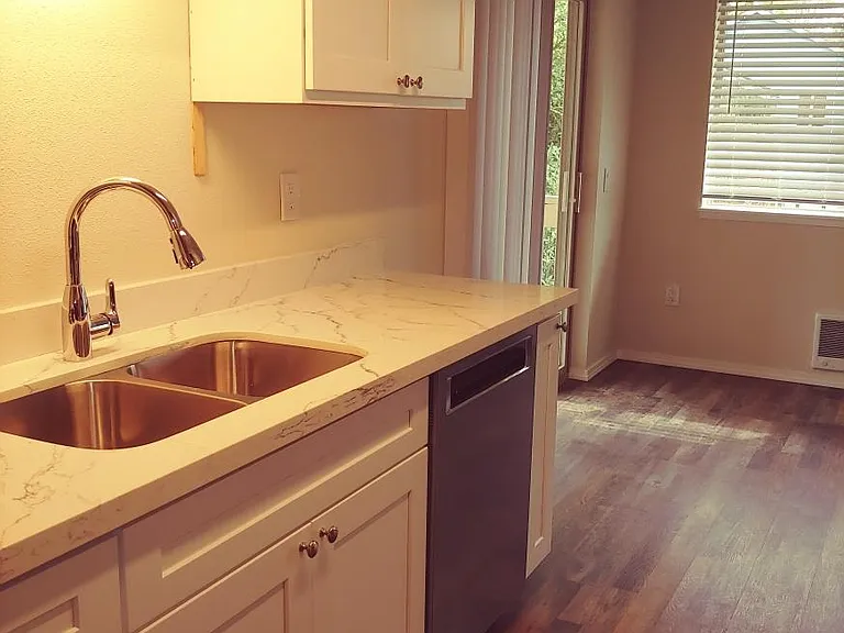 701 Ford Ave — Photo 2