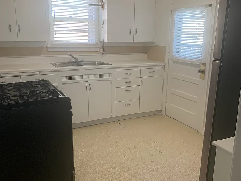 706 Lexington St #B — Photo 3