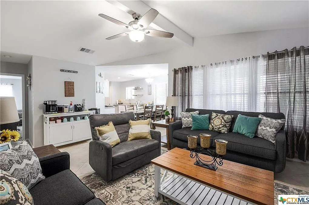 4 bed, 1536 sqft, $2,200 — Photo 4