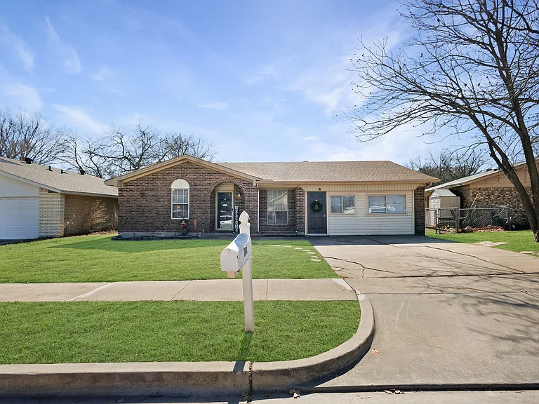 410 Lorine St — Photo 13