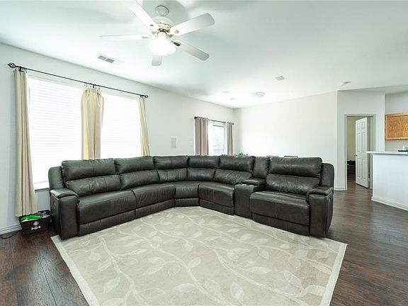 4th image of 2816 Weslayan Dr