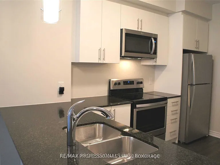 150 Oak Park Blvd #403 — Photo 3