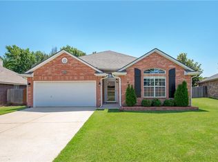 1009 Whitehouse Cir, Edmond, OK 73003