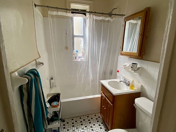 2nd image of 266 E 21st St #3X