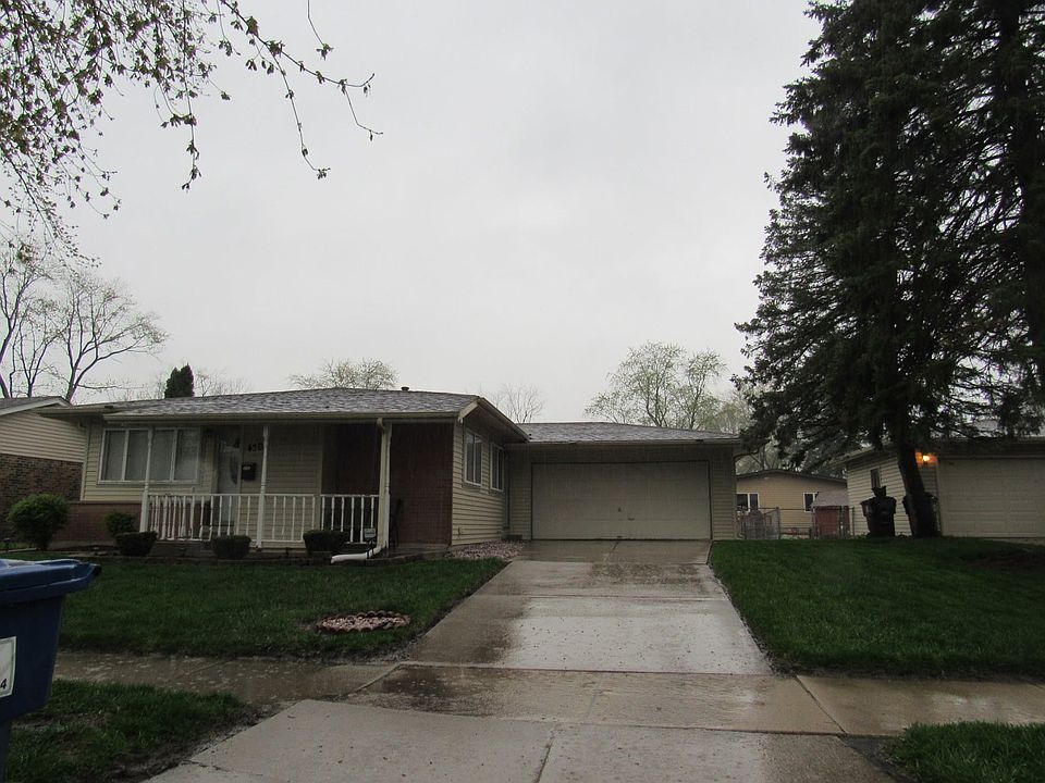 1st image of 430 N Pleasant Dr
