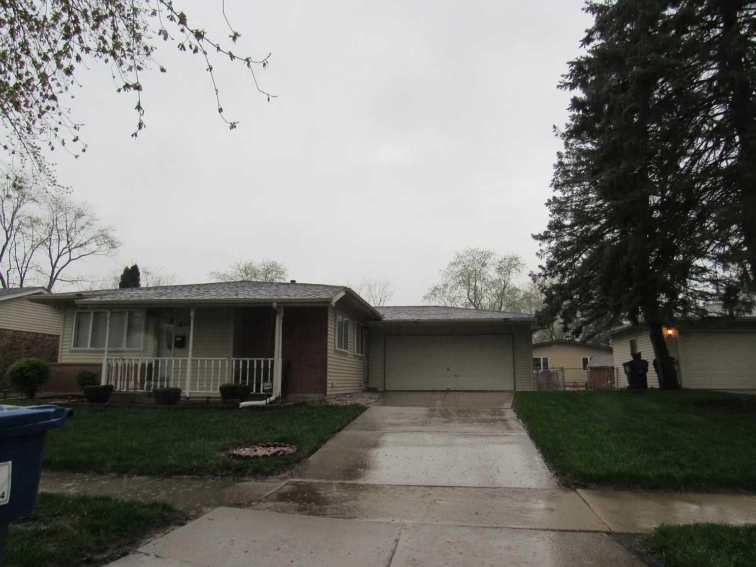 430 N Pleasant Dr photo 1
