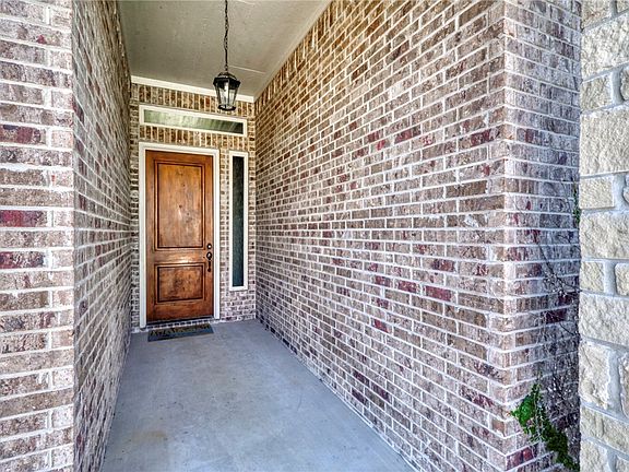 4th image of 2121 Chestnut Oak Cir