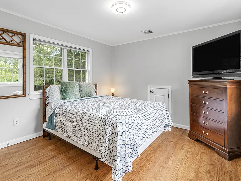 21 Eastway Dr — Photo 24