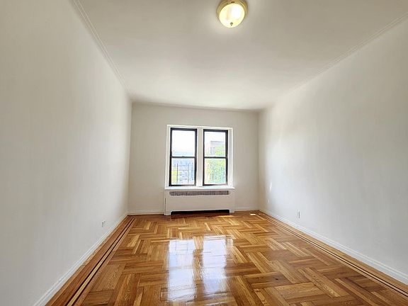 4th image of 1175 Morris Ave APT 4D