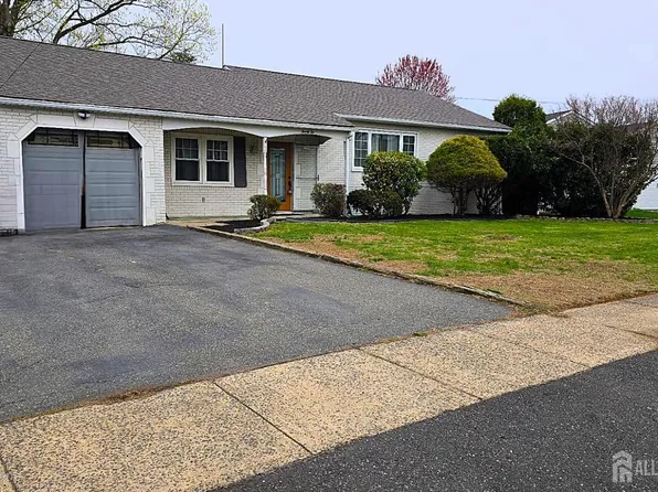 22 Delaney Ct, South Plainfield, NJ 07080