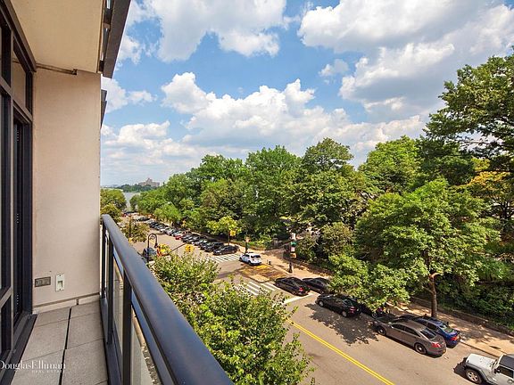 4th image of 170 E End Ave APT 4H
