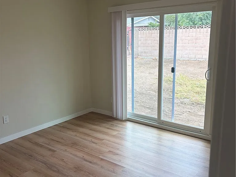 134 E M St — Photo 9