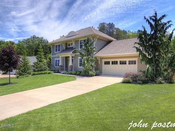3rd image of 4726 Firefly Dr NE