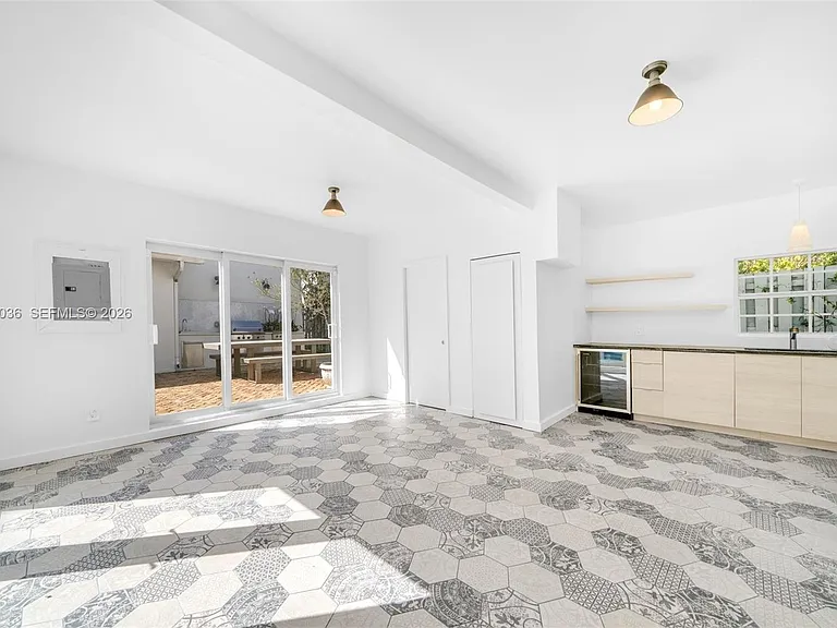939 W 47th Ct — Photo 37
