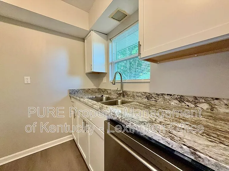 2408 Shandon Dr — Photo 9
