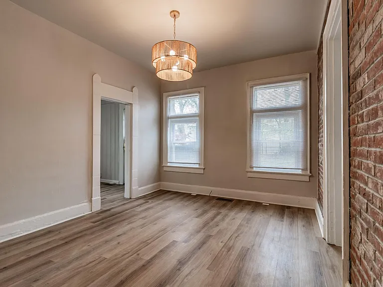410 SE 2nd St #2 — Photo 7